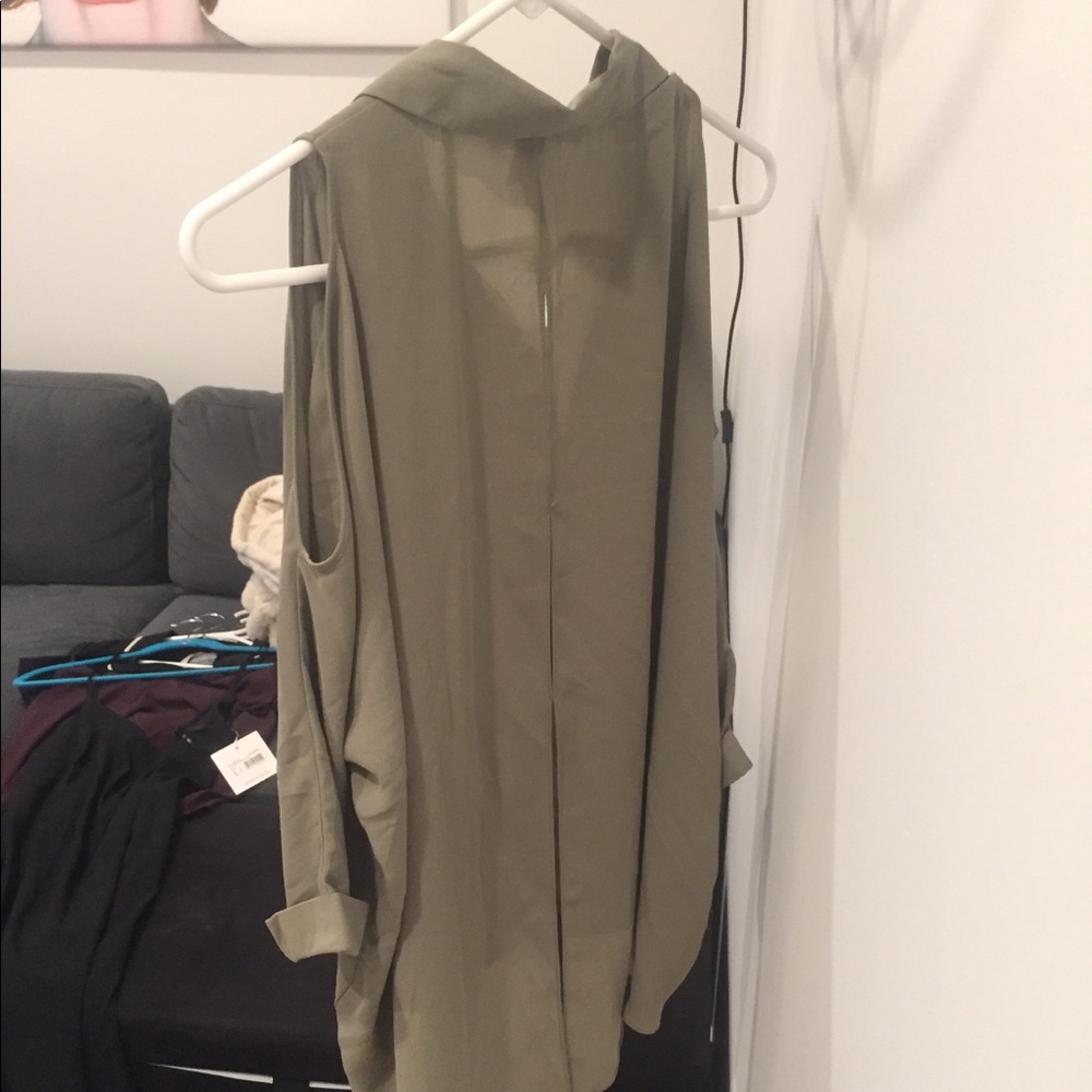 Forever 21 Contempary Button Down Cold Shoulder - image 2